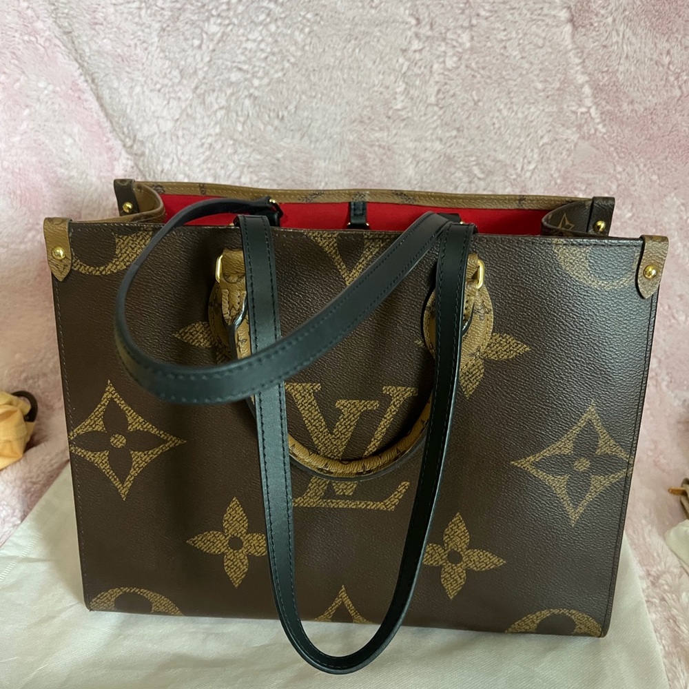 Louis Vuitton On The Go MM Reverse Monogram Tote - Picture 12 of 16